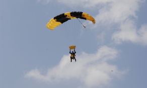 Golden Knight parachutists